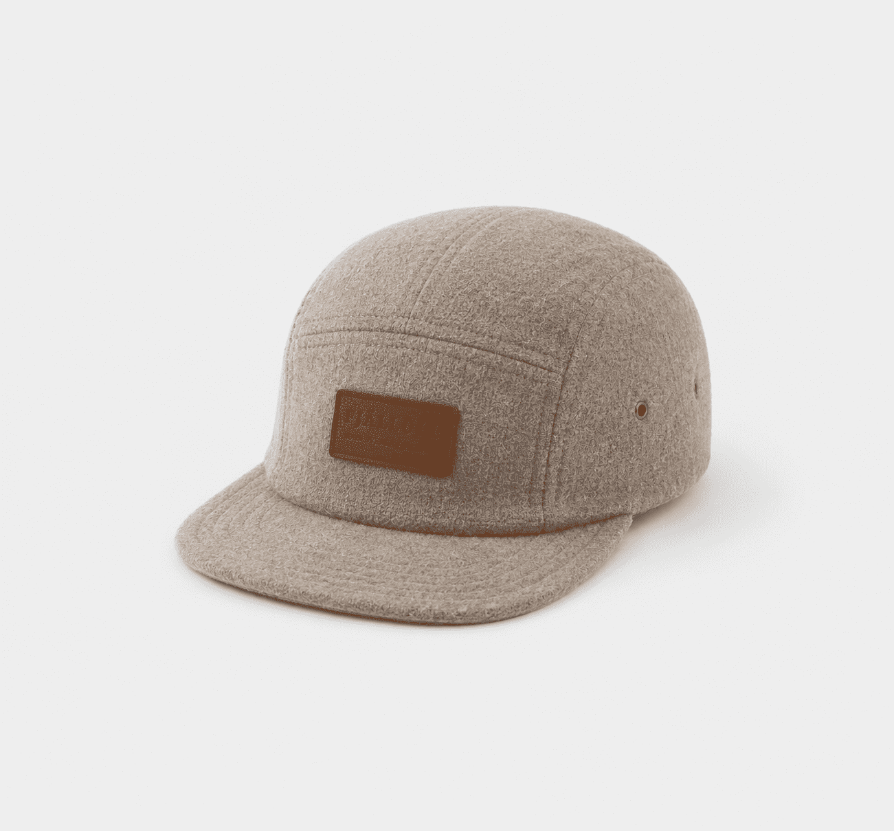 Beige ullkeps med Fjällull-logga, stilren och varm för utomhusbruk.